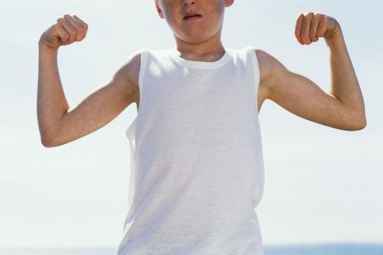 Σοβαρή εφηβική μεγέθυνση και μεγέθυνση πέους σε ηλικία 14 ετών