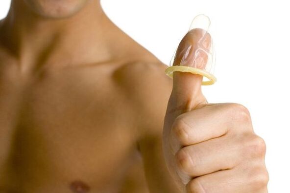 το προφυλακτικό στο δάχτυλο συμβολίζει τη μεγέθυνση του πέους των εφήβων